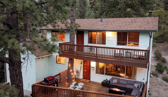 Large-Group Cabin | Walk to Lake | Sleeps 12