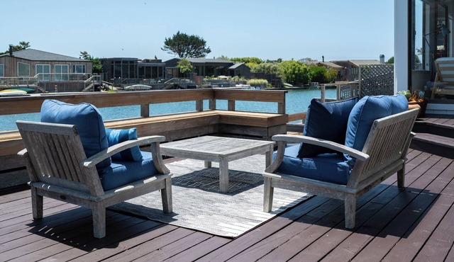 Light & Airy Living on Seadrift Lagoon w/Hot Tub