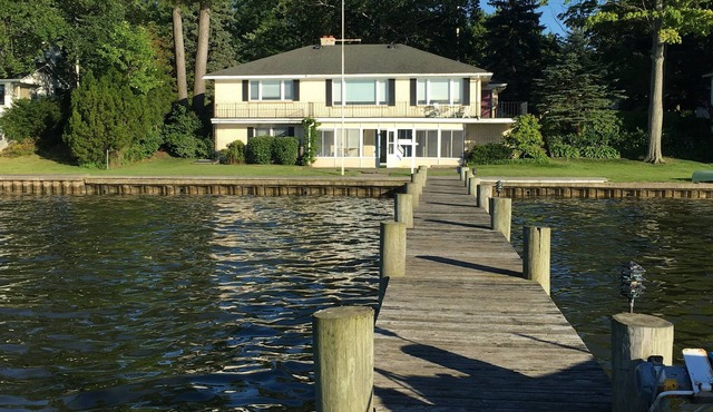 LONG TERM AVAILABILITY~~GORGEOUS LAKE VIEWS & DOCK ! in Holland