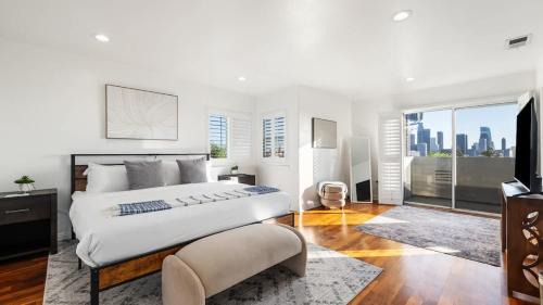 LUX 3BR Penthouse with Ensuites Near Dodger Stadium