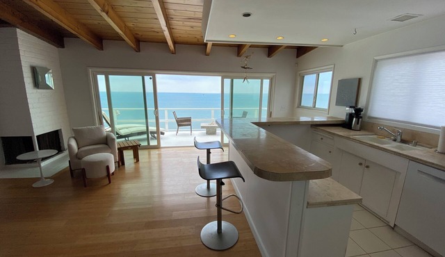 LUXE 2-bedroom Malibu apartment on the sand