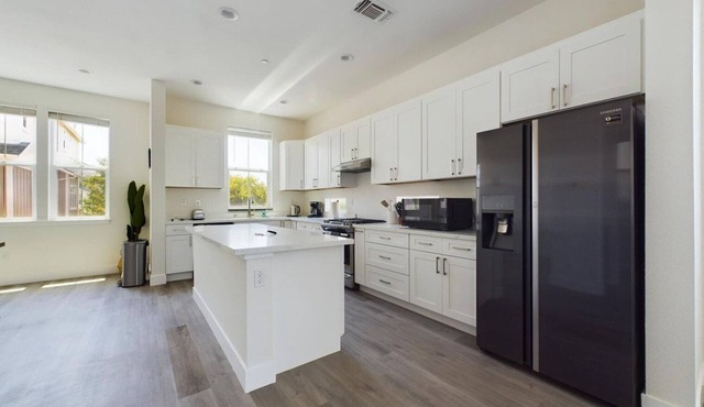 Luxe Newark 4BR w/Private Garage, nr Restaurants & Park, by Blueground