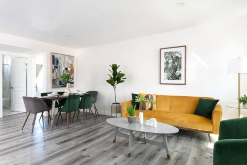 Luxury 3BR Condo Near Americana and Galleria
