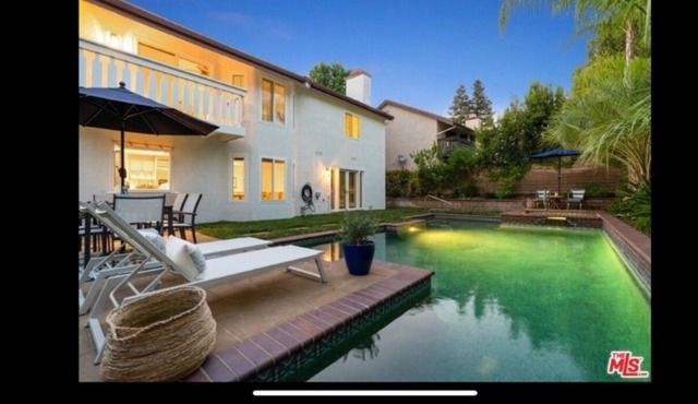 Luxury 4bd 3bath home, new and modern interiors, full-size swimming pool and spa