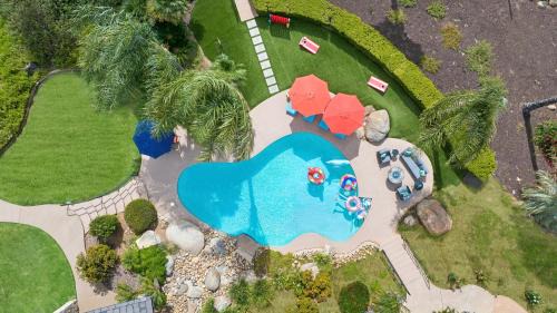 Luxury Hilltop Estate- Resort Pool & Sunset Views