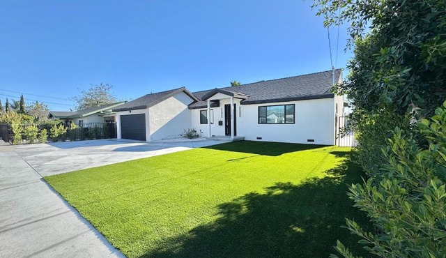 Luxury Modern Home near Universal Studios