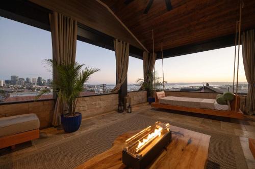 Luxury Villa w Ocean & Downtown Views
