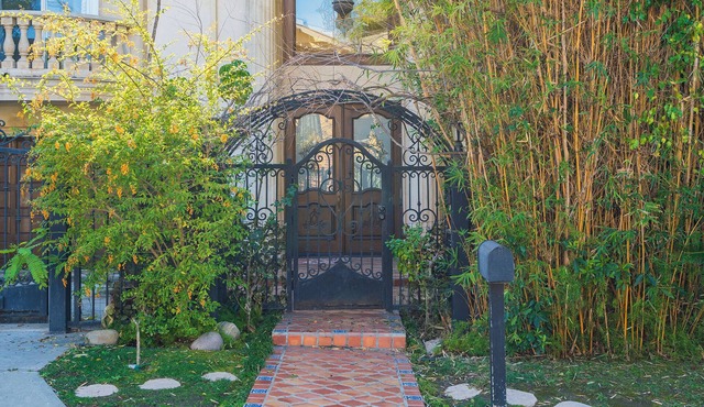Luxury Westside LA Retreat w/Heated Saltwater Pool, Spa & Walk to Trader Joe’s