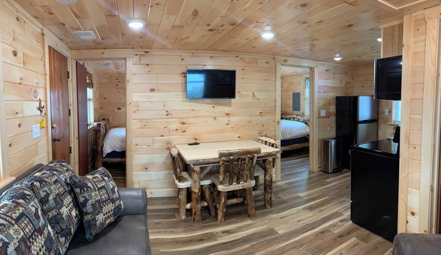 MAPLE COTTAGE - Lakefront on Thayer Lake in Alden with WiFi, AC in Alden