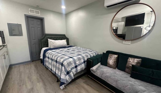 Micro studio close to airport/downtown in Riverdale