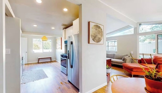 Mid-Century Treehouse with Yard and Views! AMAZING Location! Pet-friendly!