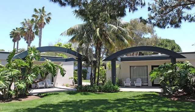 Mission Bay Escape! Tropical Gardens, Tranquil Lagoons, Pool, Pets Allowed!