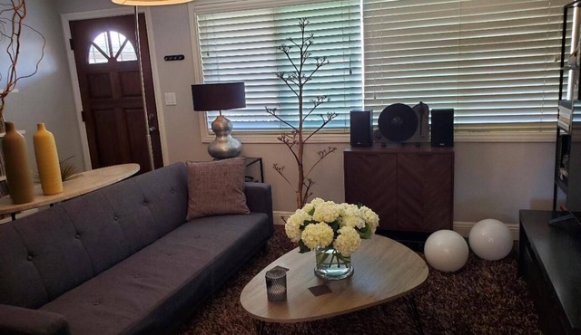 Modern 1-bedroom apartment w/Pool in Popular Northpark Neighborhood
