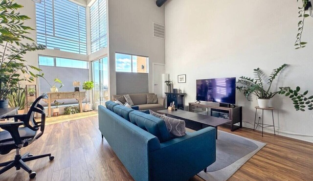 Modern 2BR + Loft Family Home, steps to Echo Park