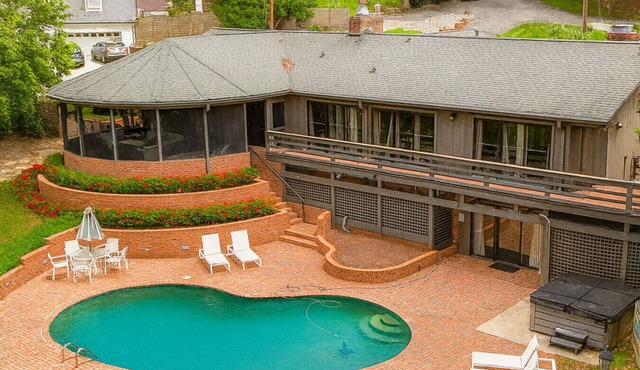 Modern 4BR Lakefront Home w/Pool, Patio & Pets OK