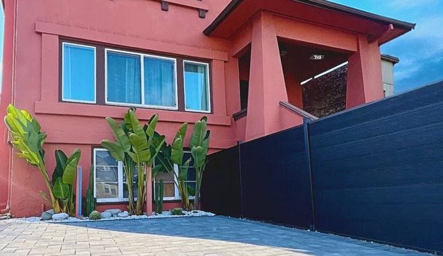 Modern Comfort Near Lake Merritt & Oakland's Best