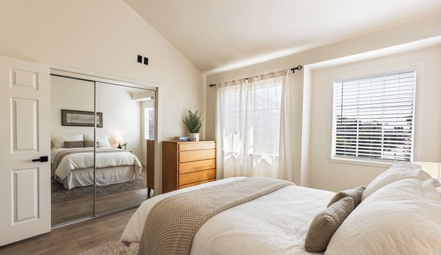 Modern Gated 2BR Condo Pool & Hot Tub Near LAX & Beaches 2-bedroom condo