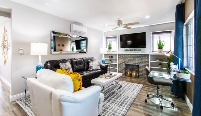 ★MODERN HOME♞⚔♛★ KING BED★ GARAGE PARKING★ WIFI★ 4K TV