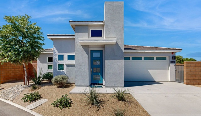 Modern home with gas fireplace, mountain views, large yard