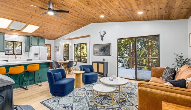 Modern Retreat- 4 miles to Pinecrest Lake! EV Charger!