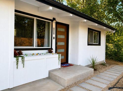 Modern Rustic Retreat by the Creek