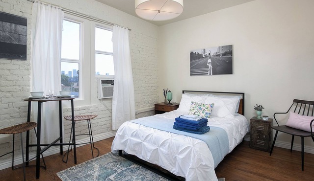 Modern Studio for 2 Near Downtown Los Angeles