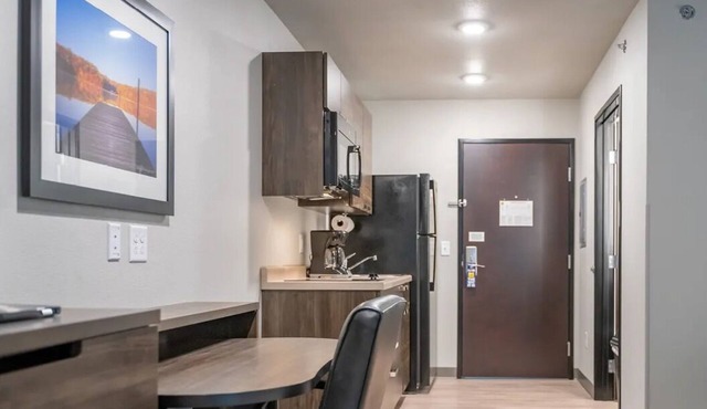 Modern Suite w/Kitchenette – Relax in Style Near Redding’s Top Attractions
