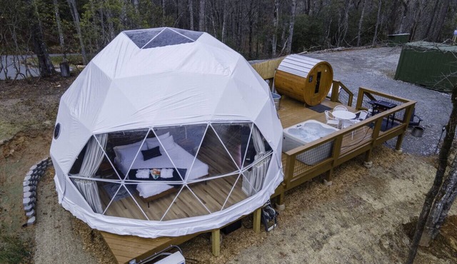 Monarch Dome with Sauna and Hot Tub Wellness Stay
