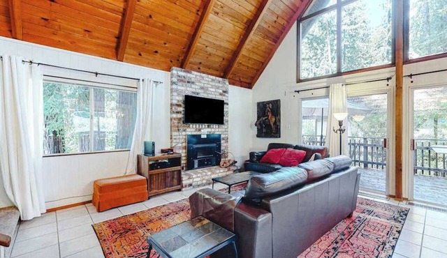 Monte Rio 2BR A-frame on the Russian River — dogs welcome