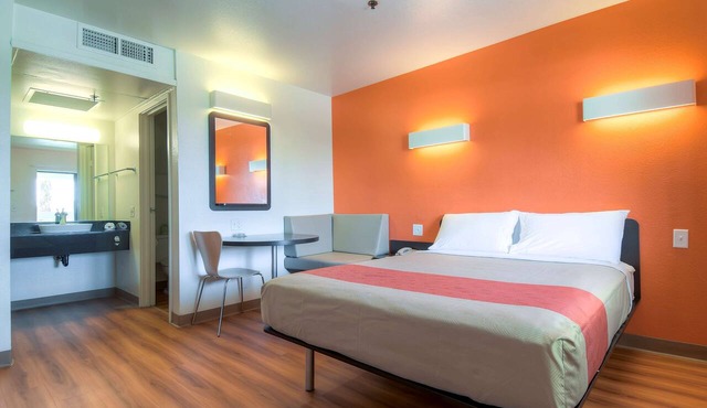 Motel 6 Palm Springs, CA - Downtown