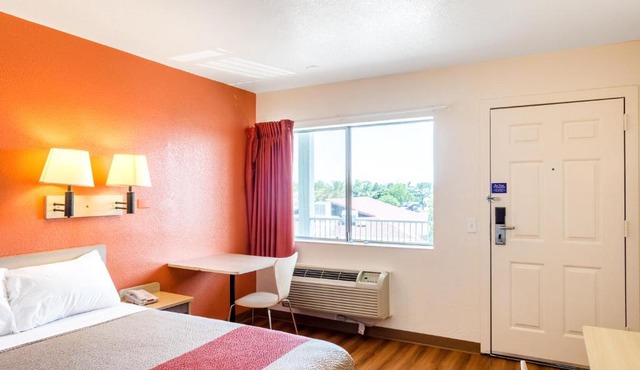 Motel 6-Redding, CA - Central