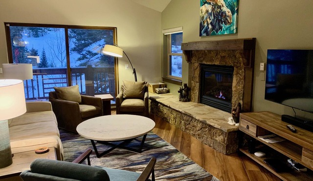 Mountain Modern Ski in Ski Out 3BR Condo; Clubhouse w/Pool & Hot Tubs in Breckenridge