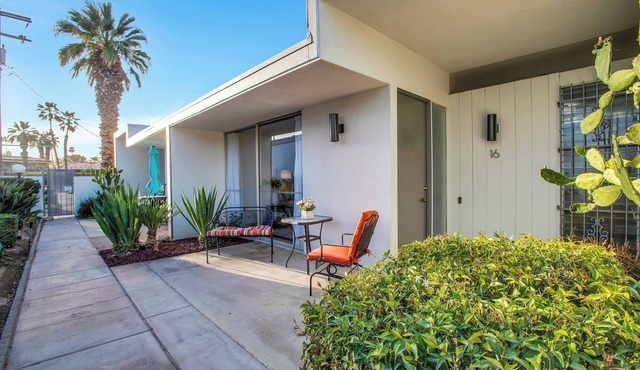 Mountain View 2-Bedroom Condo, Gated Community 1 Mile from El Paseo