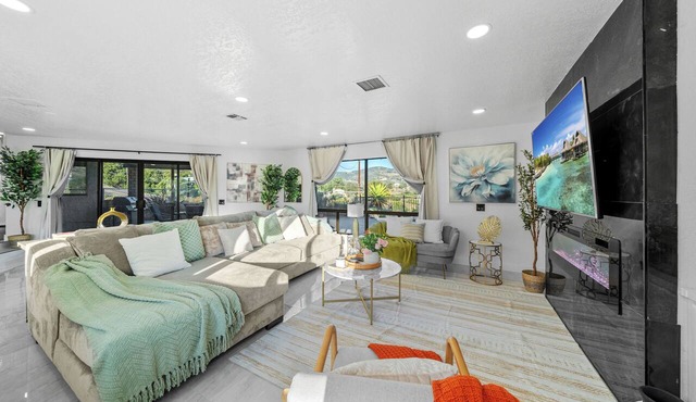 Mountain View, 2500 sqft, King Bed, Garage, 3BR/2Bth