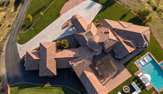 Murrieta Manor - Private 6-Acre Estate, 50ft Pool, Spa, Theater & Mini Golf