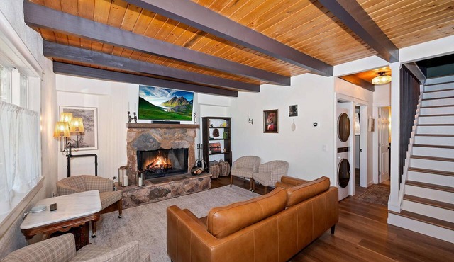 Natures Peak - Family Retreat with 2 Fireplaces