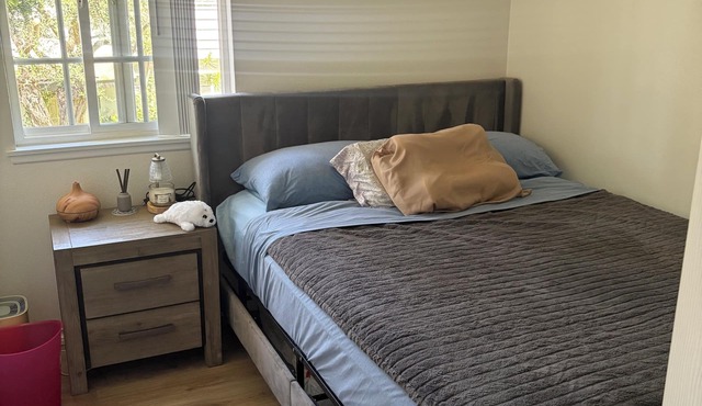 Near Beach & Shops Budget Private Room Stay