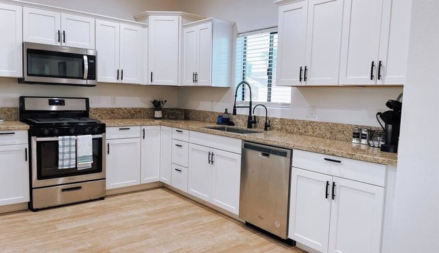 New build! Pool | 3bd | 2ba | Sleeps 7 | Views