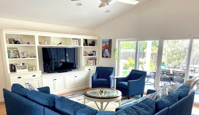 NEW! Family Friendly Retreat w/Yard & Play 2000sqft Free Parking AT&T Fiber