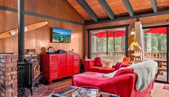 New Listing - Delightful Stay at 1st Cabin with Wood Stove. Sleeps 10!