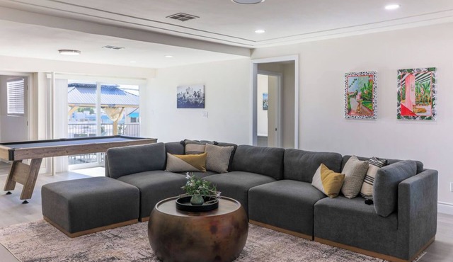 New Luxury Retreat+Game Room+BBQ+Gym+2 King Suites