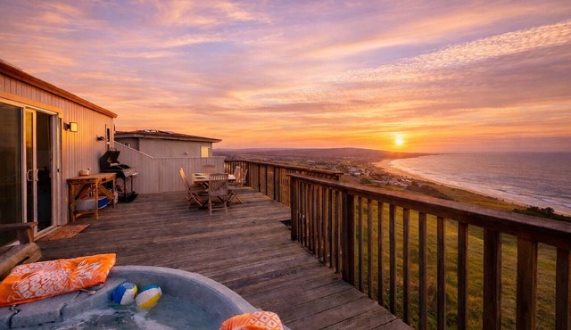 NEW! Ocean View! Dillon Beach Retreat! Hot Tub & Game Room! Bella Oceana