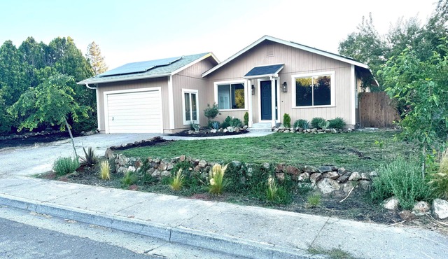 Newly remodeled inside/out, walking distance downtown
