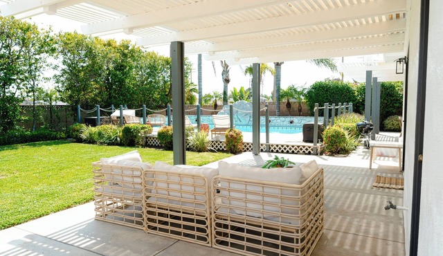 Newly Renovated! Modern! Pool! Mins to Disney!