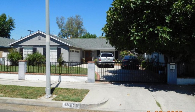 Nice Northridge 4-2-2 home near CSUN and Pierce College