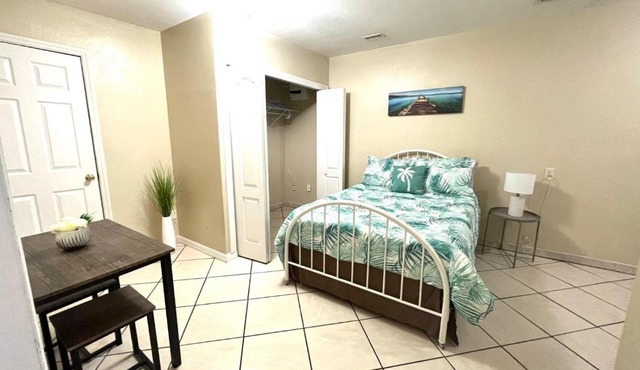 Nice space with separate entrance in Orlando