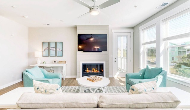 OBX Getaway at Moonstone Manor, Great View! in Kill Devil Hills