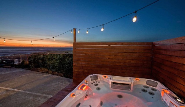 Oceanfront King Suite | ADA | Jacuzzi | Rm 2