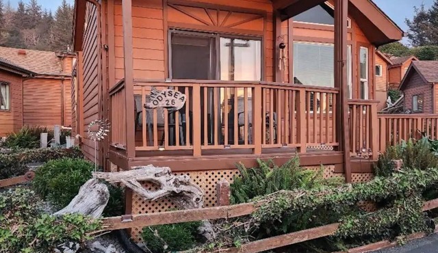 Odysea Modern Ocean Cabin 26 w/Jacuzzi & Modern Decor (Private Beach Owned by White Rock Resort)
