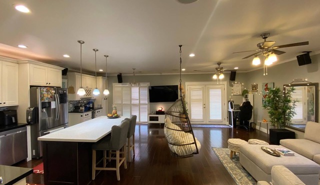 OneHaley - Clean Energy Home - Cozy, Charming Home for Your Comforts